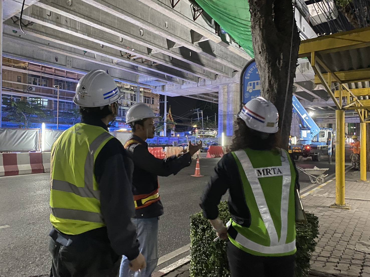 รฟม. ลงพื้นที่สายสีม่วงใต้ ตรวจติดตามการดำเนินงานลดผลกระทบด้านสิ่งแวดล้อมในช่วงเวลากลางคืน