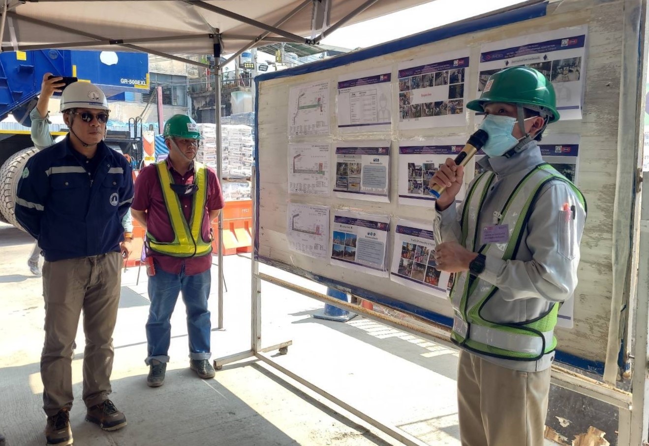 คปอ. รฟม. ลงพื้นที่ตรวจสอบการดำเนินงานด้านความปลอดภัยในการก่อสร้าง