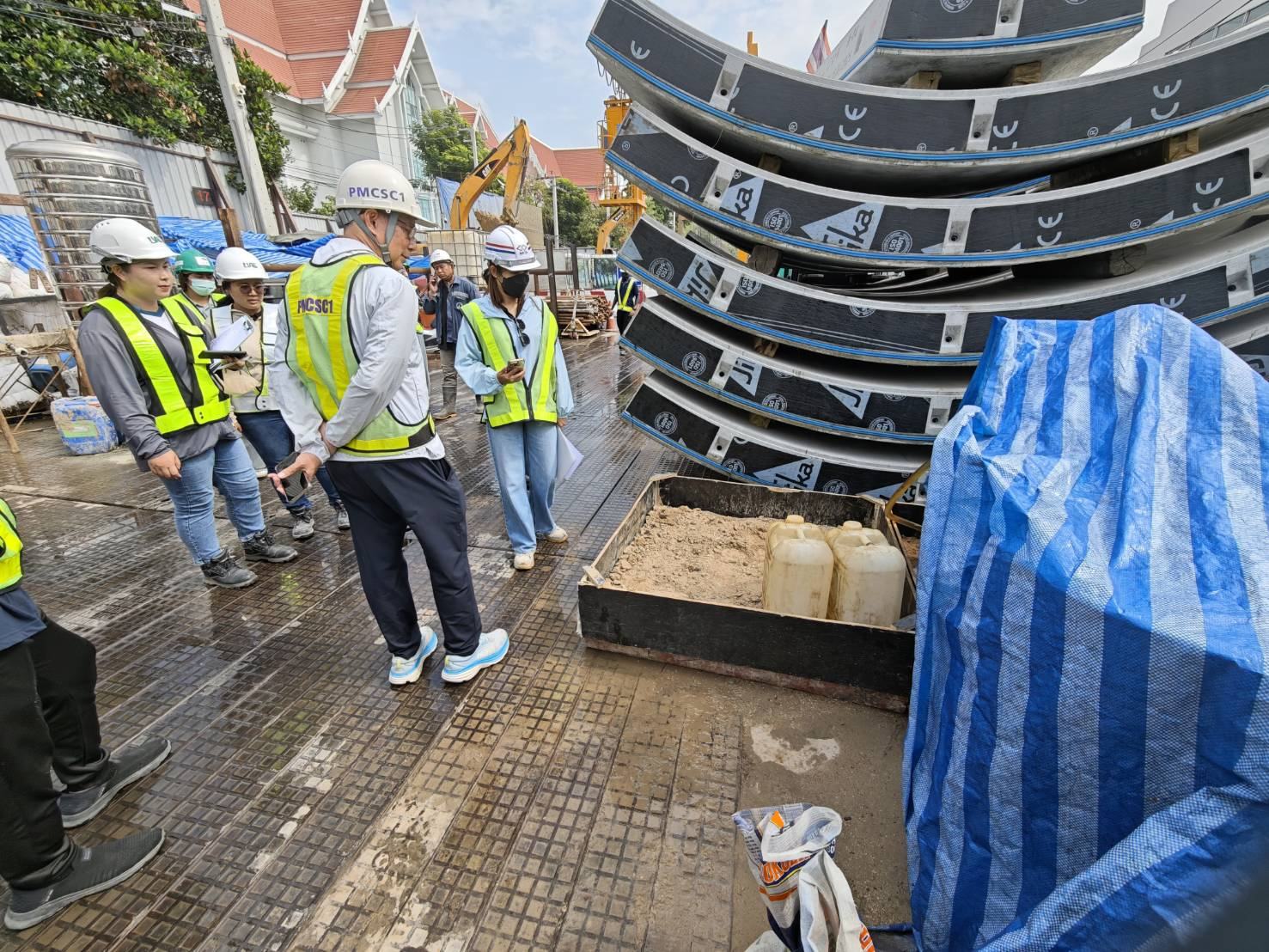 รฟม. ลงพื้นที่ตรวจสอบการดำเนินงานลดผลกระทบด้านสิ่งแวดล้อมในช่วงเวลากลางวัน การก่อสร้างโครงการรถไฟฟ้าสายสีม่วง ช่วงเตาปูน - ราษฎร์บูรณะ (วงแหวนกาญจนาภิเษก)