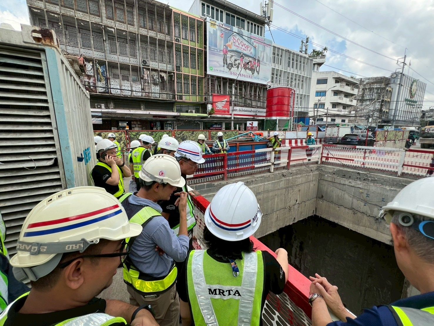 รฟม. ติดตามความก้าวหน้าการก่อสร้าง โครงการรถไฟฟ้าสายสีม่วง ช่วงเตาปูน – ราษฎร์บูรณะ (วงแหวนกาญจนาภิเษก)