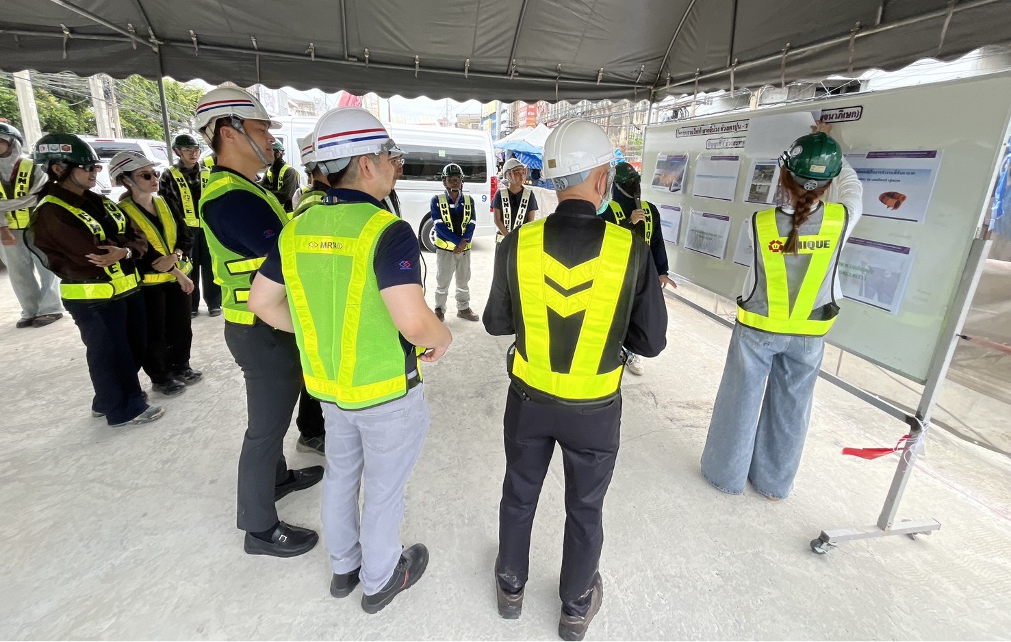 คปอ. รฟม. ลงพื้นที่ตรวจสอบความปลอดภัยในการก่อสร้าง  “Safety Cross Site Audit” โครงการรถไฟฟ้าสายสีม่วงใต้